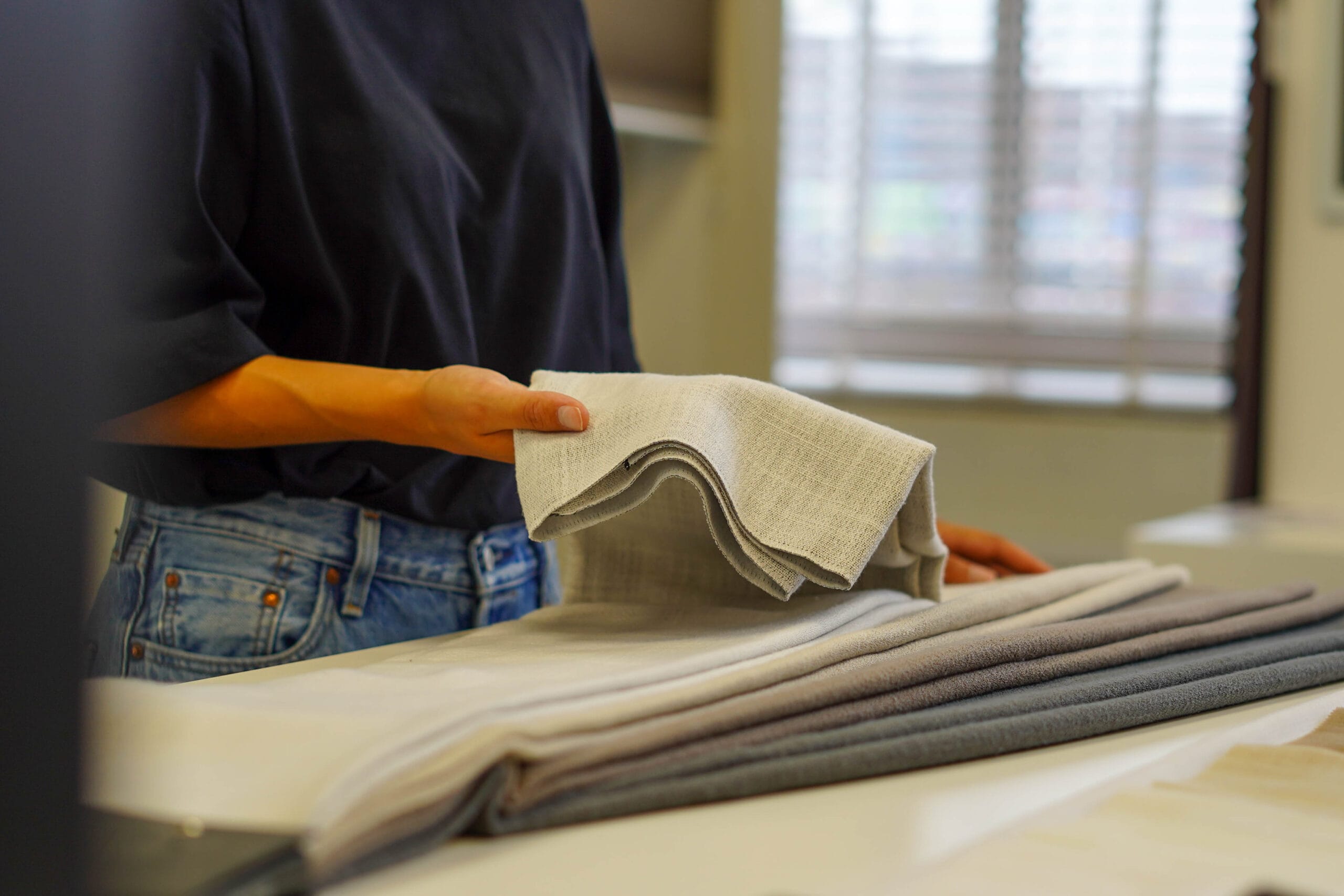 showroom met buitenzonwering en raamdecoratie in Amsterdam