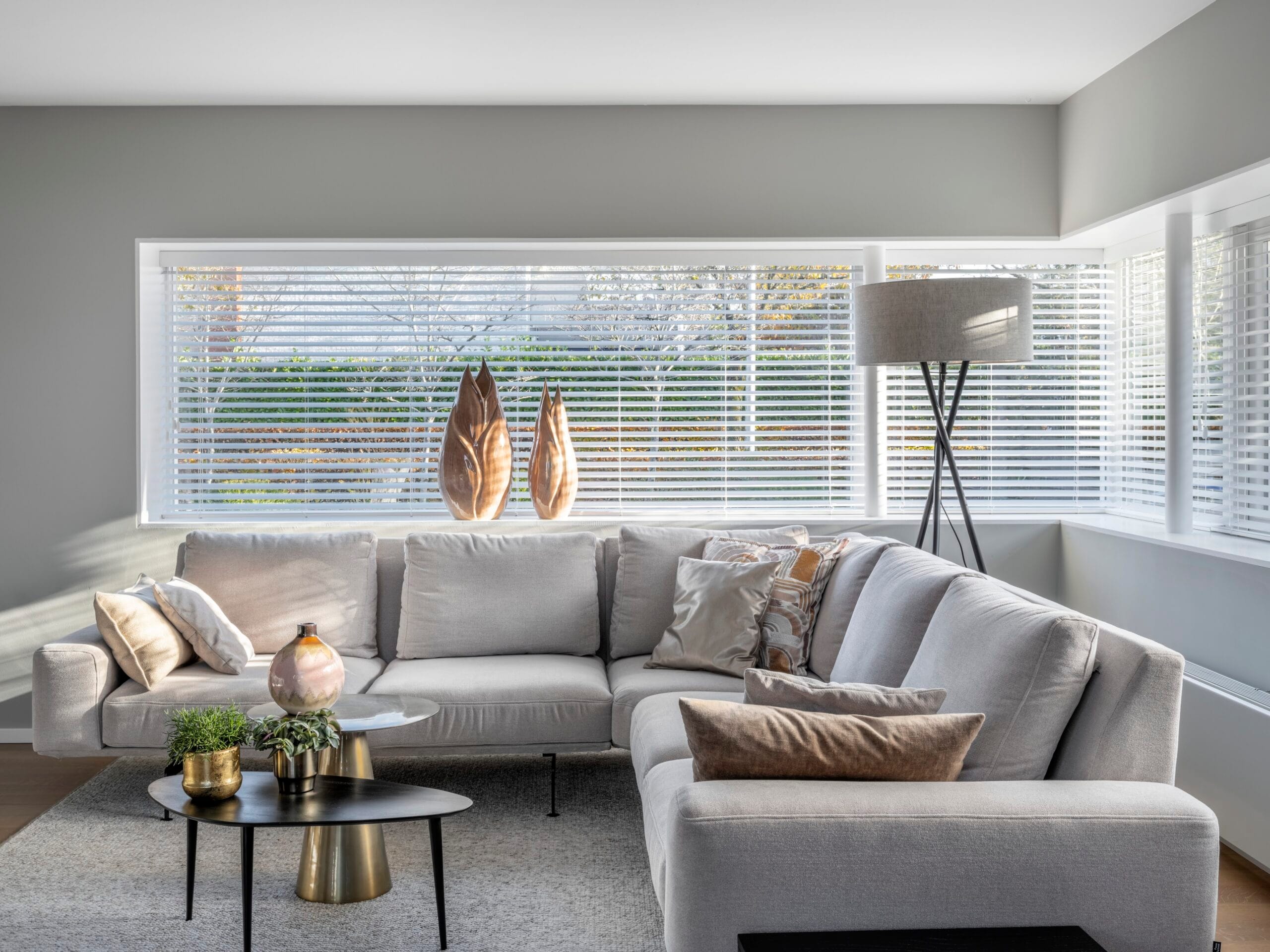 Houten jaloezieën voor warme raamdecoratie in Amsterdam