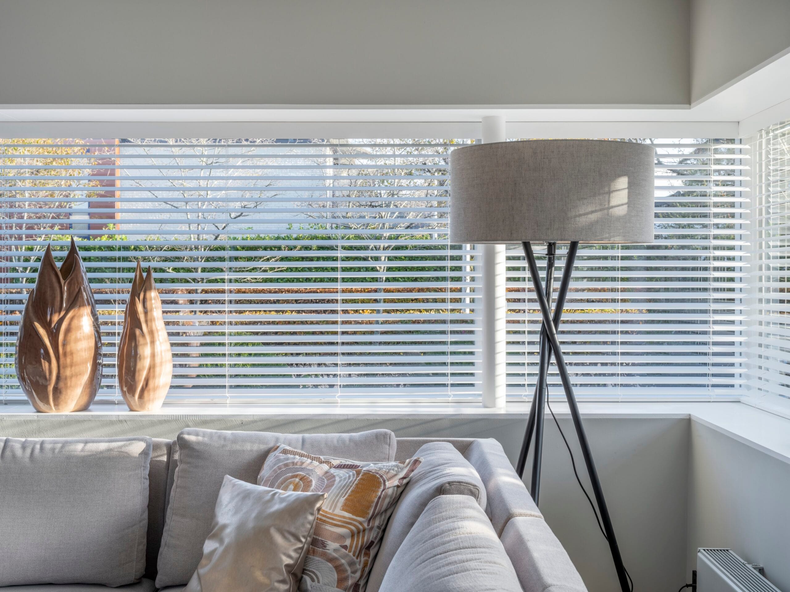 Houten jaloezieën voor privacy en lichtregeling in Bussum