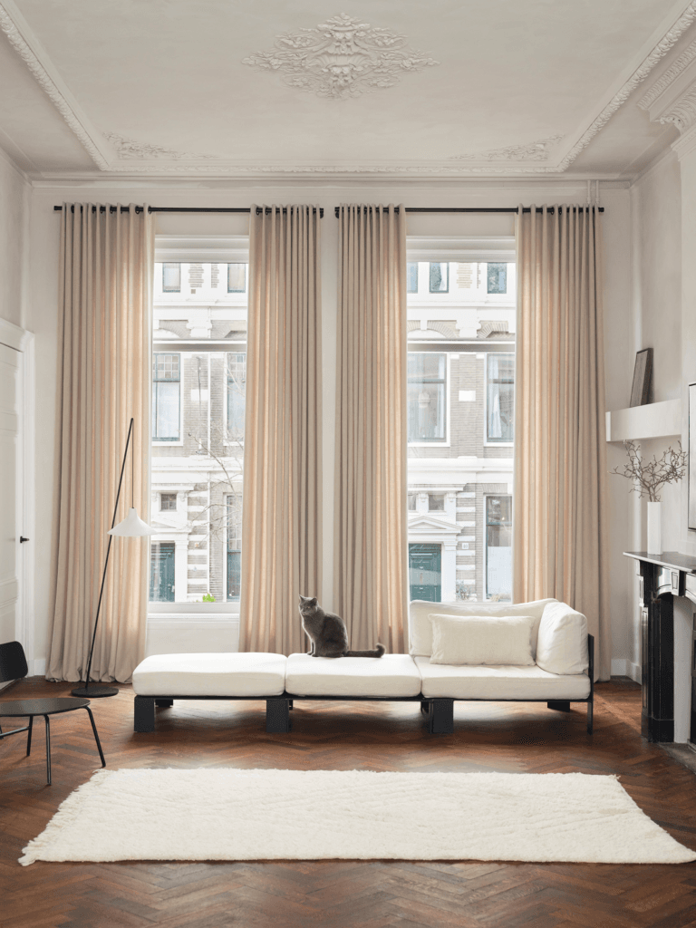 Lichte gordijnen voor moderne woning in Haarlem
