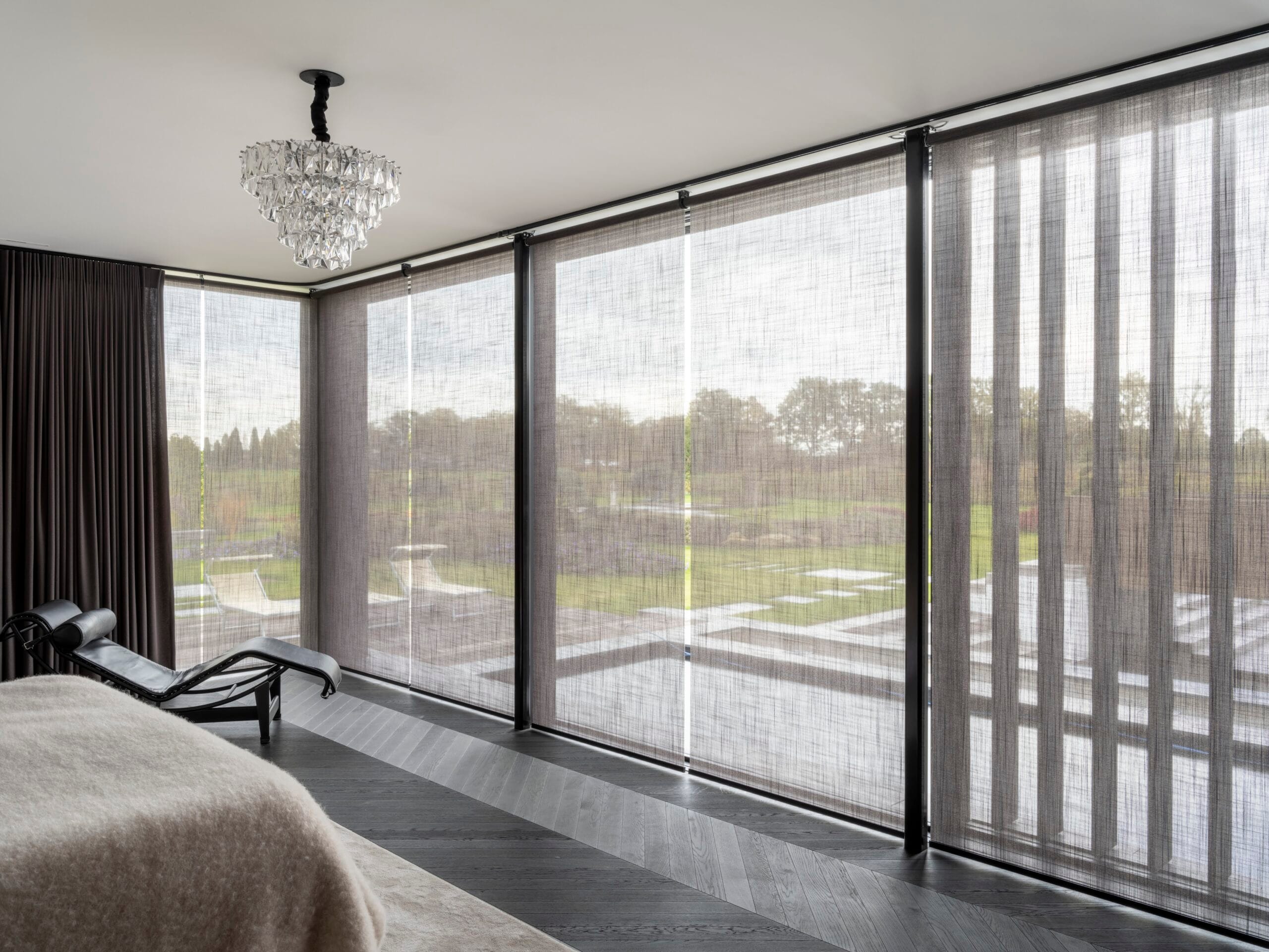 Luxe rolgordijnen voor strak interieur in Amsterdam