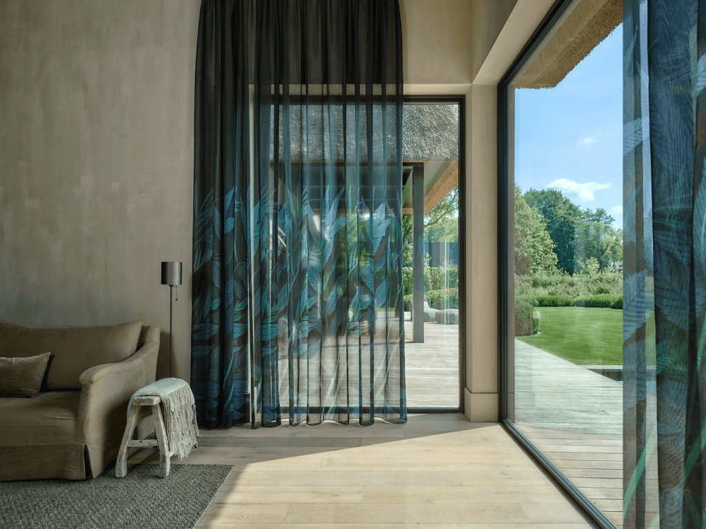 Moderne gordijnen voor strak interieur in Amsterdam