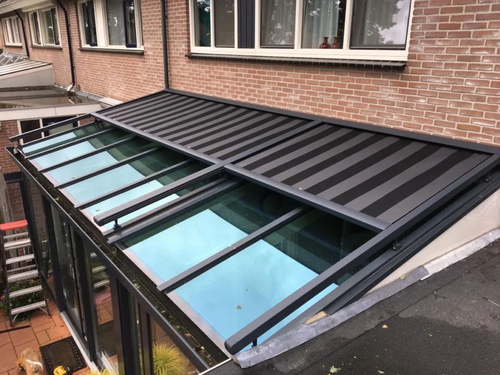 Zonwering voor serre tegen warmte en zonlicht in Amstelveen