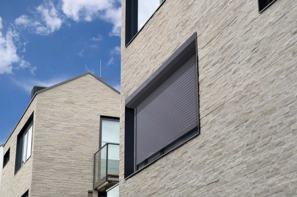 Rolluiken op maat bij woning in Haarlem