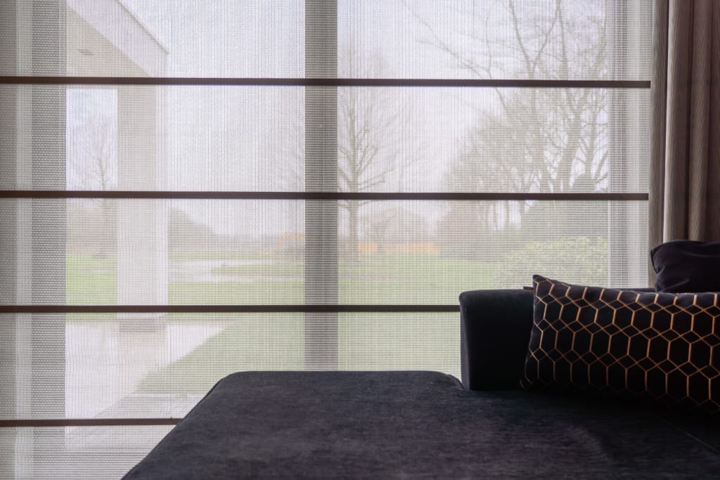 Moderne vouwgordijnen voor strak interieur in Haarlem
