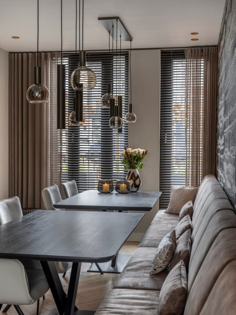 jaloezieën op maat in stijlvol interieur van woning