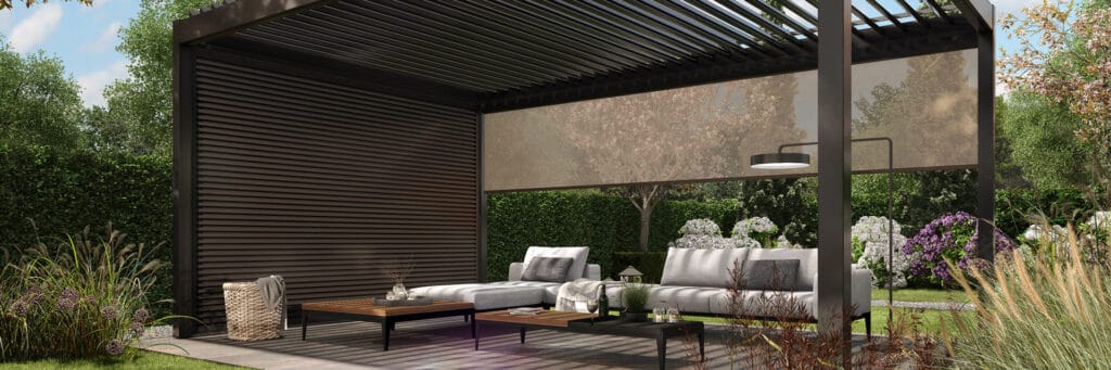 Overkapping met aluminium wand in Amsterdam voor beschutting en privac