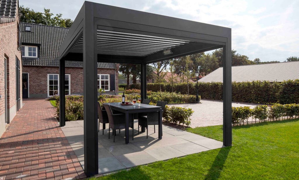 Lamellendak overkapping in Haarlem voor luxe buitenruimte
