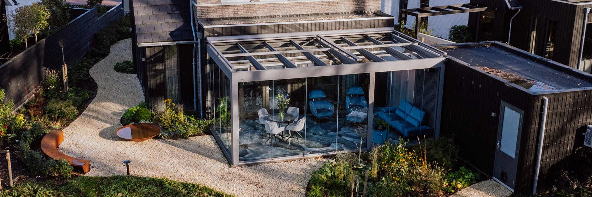 glazen terrasoverkapping op maat met schuifwanden bij woning in Vinkeveen