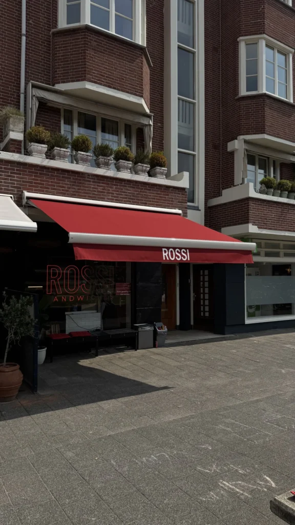 Zakelijke zonwering op maat met logo